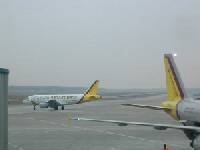 Noch in Original-Farben: Bereits zwei Maschinen der Germanwings fliegen in magentafarbener T-Com Bemalung